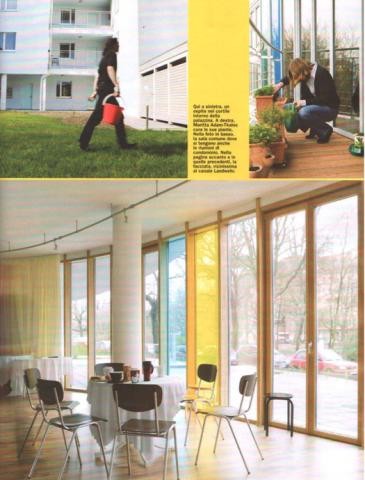 Magazinseite mit modernen Stühlen