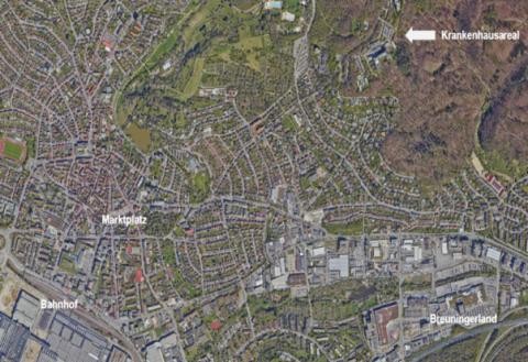 Luftaufnahme von Sindelfingen mit dem Krankenhausareal, dem Marktplatz, dem Bahnhof und dem Breuningerland