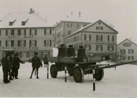 Foto: Abtransport der Glocken aus der Böblinger Stadtkirche am 13.1.1942. Stadtarchiv Böblingen, Marta Baumann