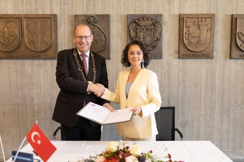 - Bild: Unterzeichnung des Memorandum of Understanding (Stadt Sindelfingen)