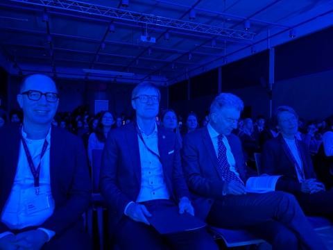 v.l.n.r., Tobias Walldorf, stellvertretender Schulleiter des Goldberg-Gymnasiums, Oberbürgermeister Markus Kleemann, Prof. Dr. Christoph Heusgen, Dr. Veronika Knüppel, Schulleiterin des Goldberg-Gymnasiums (Bildnachweis: Stadt Sindelfingen)