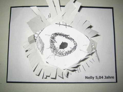 Modell eines Auges aus Papier
