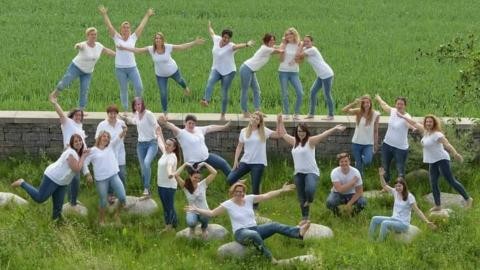 Das KiTa-Team Das KiTa Team zeigt "Verbundenheit"