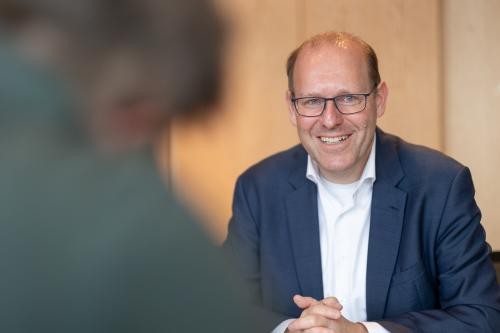 Oberbürgermeister Dr. Bernd Vöhringer lächelnd frontal 