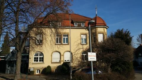 Die Kindervilla Wittmann Die Kindervilla Wittmann von der Straße aus betrachtet.