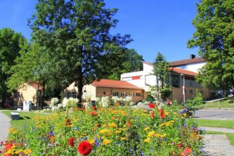 Blick vom Park auf die KiTa Klostergarten
