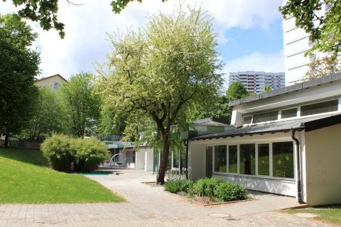 Blick vom Garten aus, auf die Gruppenräume der KiTa.