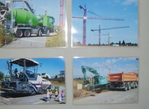 Vier Fotos zeigen Baustellenfahrzeuge
